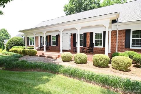213 9th St NE, Conover, NC 28613 photo 2