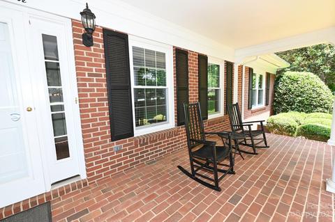 213 9th St NE, Conover, NC 28613 photo 3