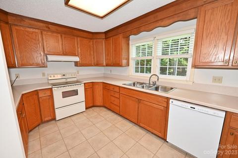 213 9th St NE, Conover, NC 28613 photo 17