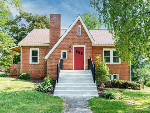 11 Highland St, Canton, NC 28716