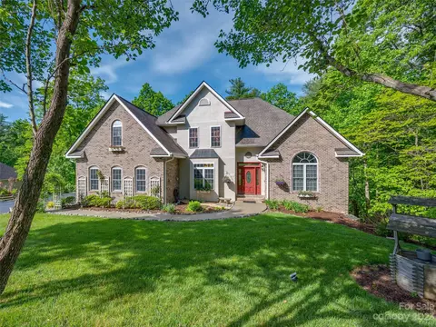 417 Kanuga Forest Dr, Hendersonville, NC 28739