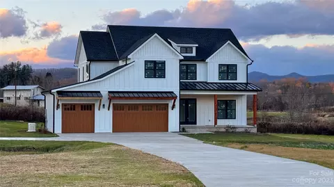 118 Mavrick Dr, Mills River, NC 28759
