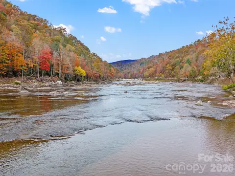 00000 Sams Branch Rd, Green Mountain, NC 28740