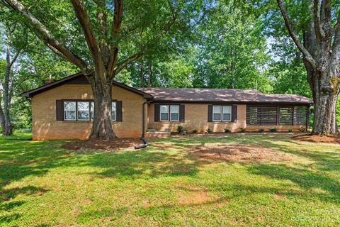 274 Mcentire Rd, Tryon, NC 28782 photo 2