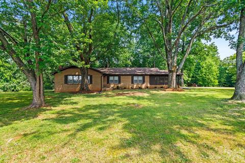 274 Mcentire Rd, Tryon, NC 28782
