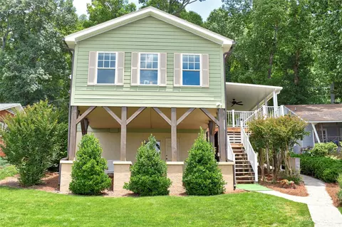 1240 Lakeshore Dr, Badin Lake, NC 28127