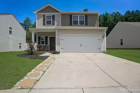 7028 Amberly Hills Rd, Charlotte, NC 28215