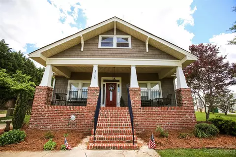 318 W Catawba Ave, Mount Holly, NC 28120