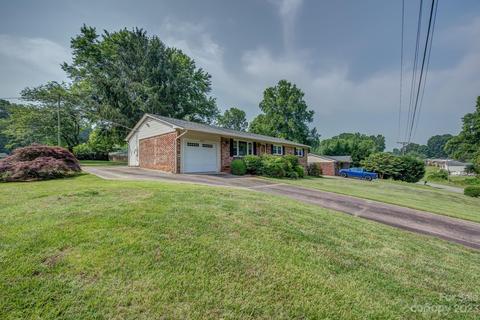 4300 Dawnwood Dr, Gastonia, NC 28056