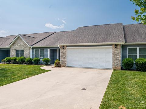 82 Sunny Meadows Blvd, Arden, NC 28704