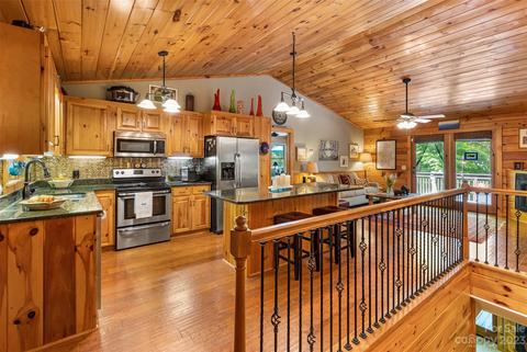 123 Hampton Gap Dr, Mars Hill, NC 28754 photo 2