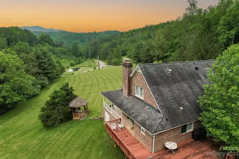 1086 Middle Burningtown Rd, Franklin, NC 28734