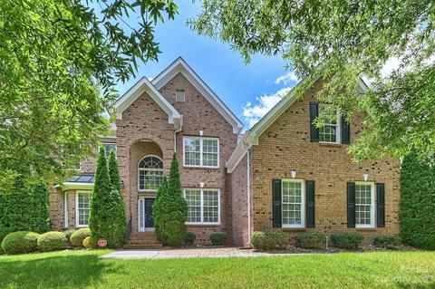 1901 Chestnut Hill Dr, Tega Cay, SC 29708