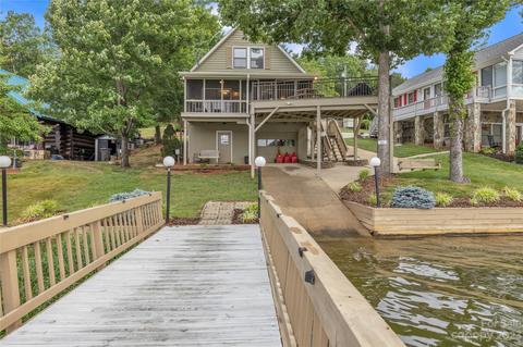 716 Shoreline Rd, Badin Lake, NC 28127