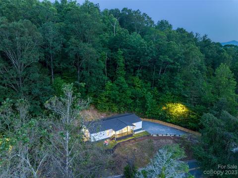 356 Flat Creek Rd, Black Mountain, NC 28711