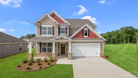 705 Fox Cove Rd, Hendersonville, NC 28792