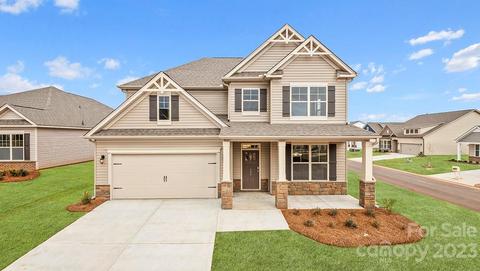 216 Fox Cove Rd, Hendersonville, NC 28792