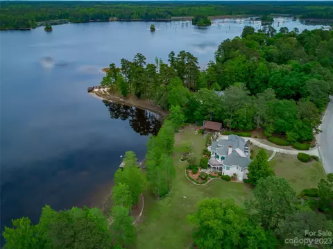 566 Old Mill Ln, Camden, SC 29020