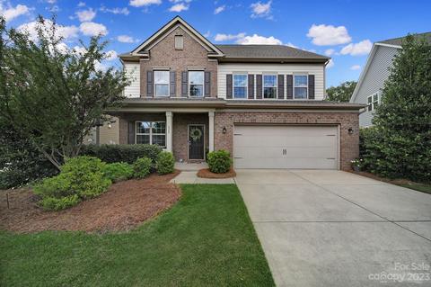 628 Mackenzie Falls Dr, Fort Mill, SC 29715