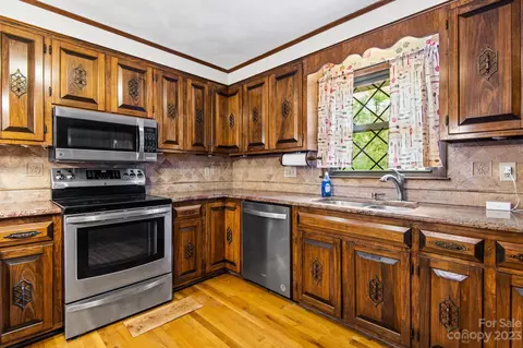 1917 Lakeside Ln, Conover, NC 28613 photo 9