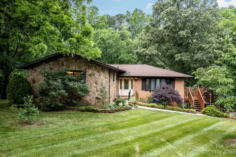 1917 Lakeside Ln, Conover, NC 28613 photo 2