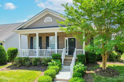 18126 Ebenezer Dr, Cornelius, NC 28031 photo 2