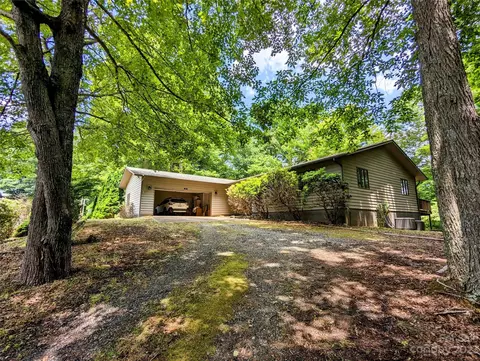 42 Rockinghorse Trl, Burnsville, NC 28714