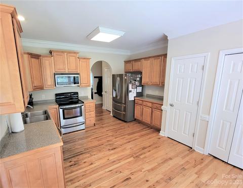 6530 Emory Dr, Hickory, NC 28601 photo 23
