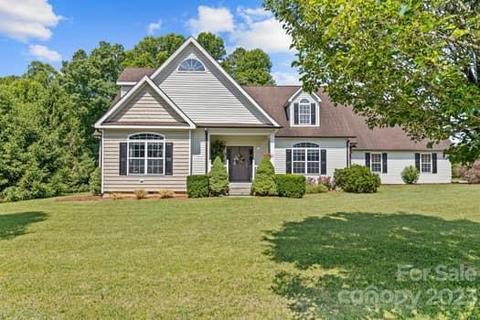 67 Cheraw Ln, Flat Rock, NC 28731