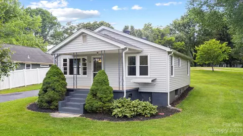 149 149a Maple Ridge Rd, Candler, NC 28715