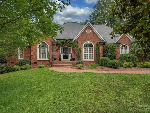 2304 Gunners Ct, Charlotte, NC 28270