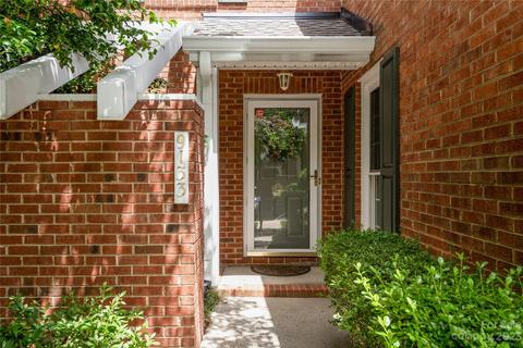9133 N Vicksburg Park Ct, Charlotte, NC 28210