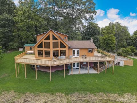 677 Canyon Fox Dr, Marshall, NC 28753