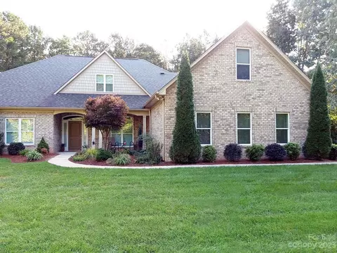 7045 Hawk Shadow Ln, Denver, NC 28037