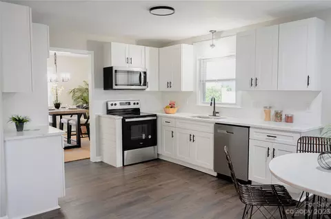 1410 Fox Run Dr, Charlotte, NC 28212