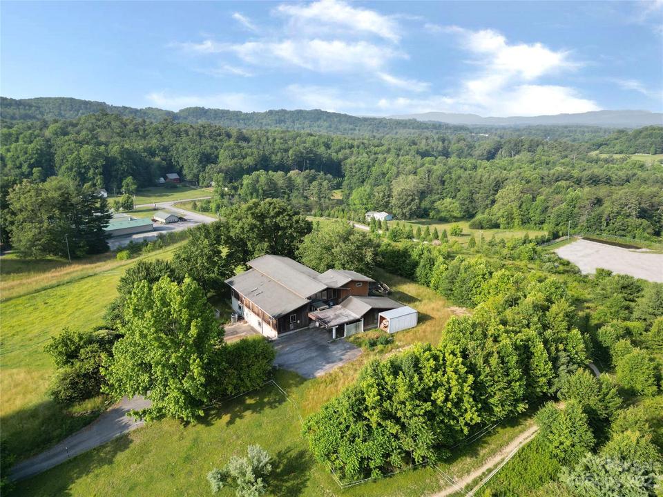  175 Fascination Dr, Hendersonville, NC 28792 photo 4