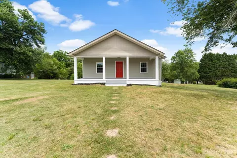 645 Hillcrest St, Hudson, NC 28638