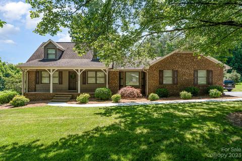 8942 Crestwood Dr, Mount Pleasant, NC 28124