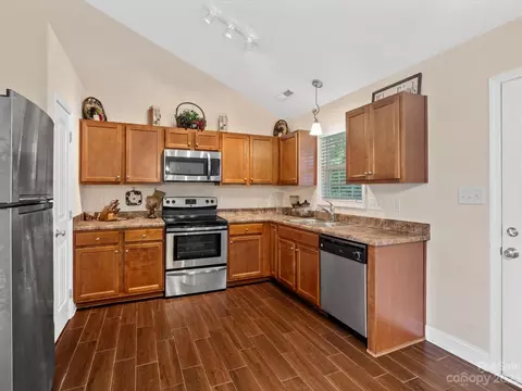 2002 Laurel Creek Ln, Monroe, NC 28110 photo 4