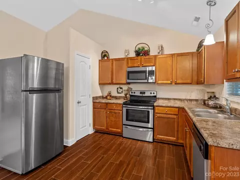 2002 Laurel Creek Ln, Monroe, NC 28110 photo 3