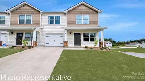 17 Virginia Commons Dr, Arden, NC 28704