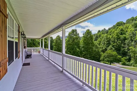62 Blossom Dr, Burnsville, NC 28714