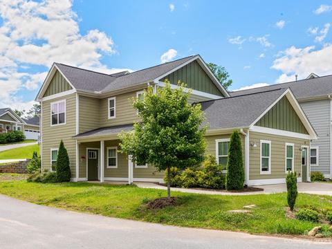 10 Greenwood Fields Dr, Asheville, NC 28804