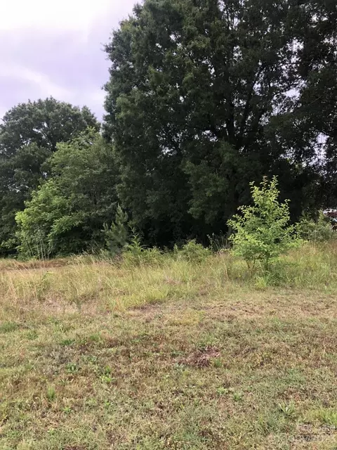 6040 Deerfield Ln, Hickory, NC 28602