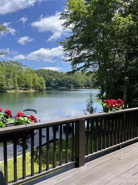 889 Utsonati Ln, Brevard, NC 28712