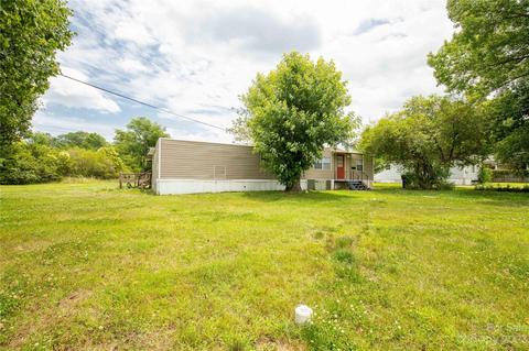 412 Sumter St, Clover, SC 29710 photo 3
