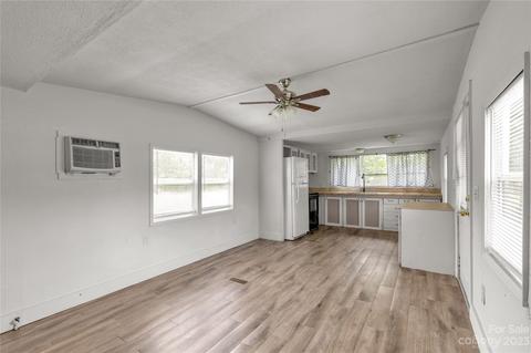 412 Sumter St, Clover, SC 29710 photo 7