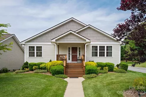 226 Highland Golf Dr, Flat Rock, NC 28731