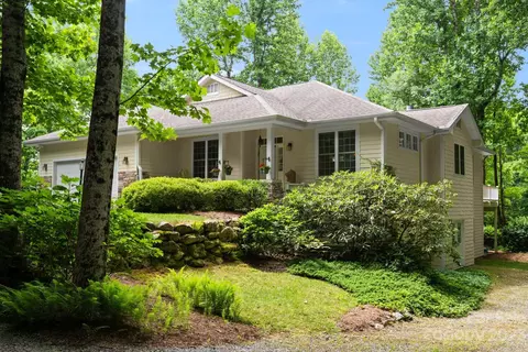 110 Pinnacle Peak Ln, Flat Rock, NC 28731