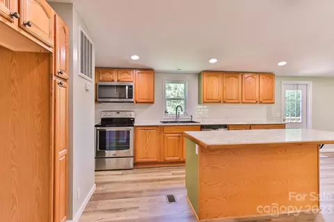 2495 Piney Rd, Morganton, NC 28655